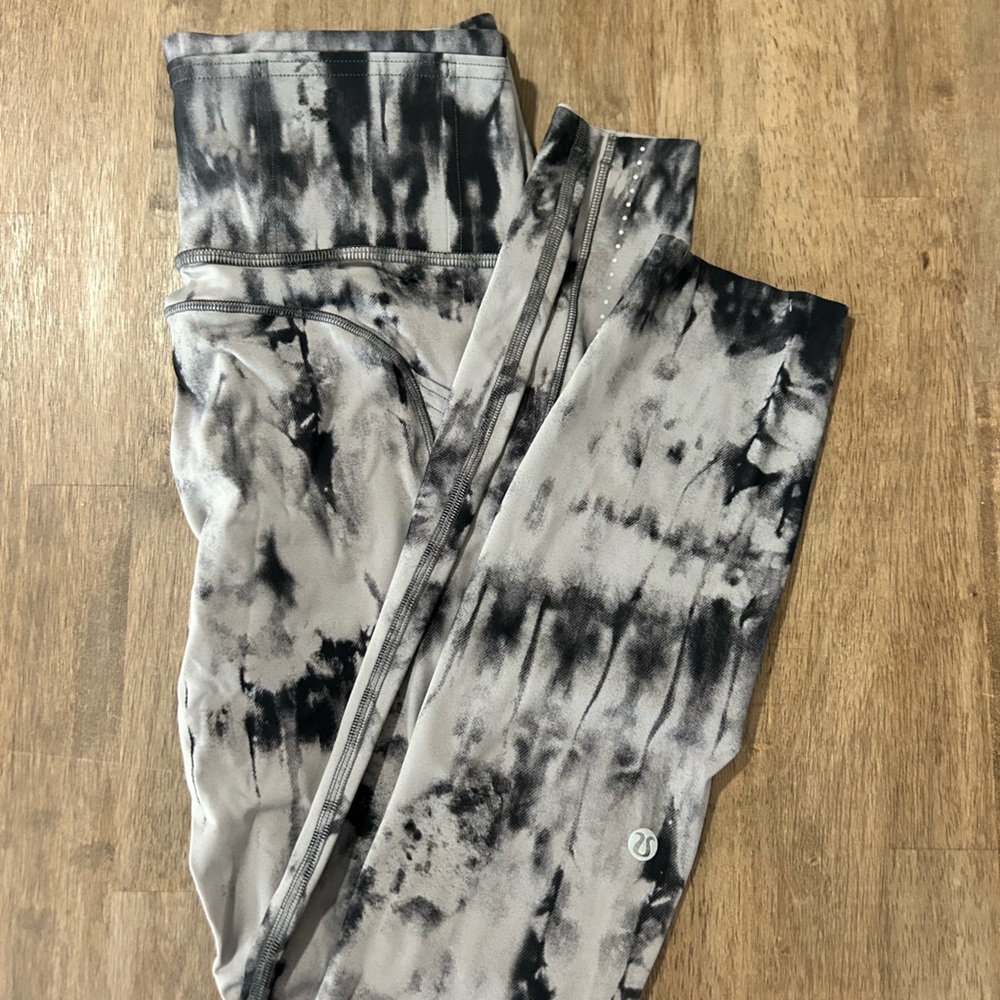 lululemon athletica Black and Gray Tie-Dye game day Leggings